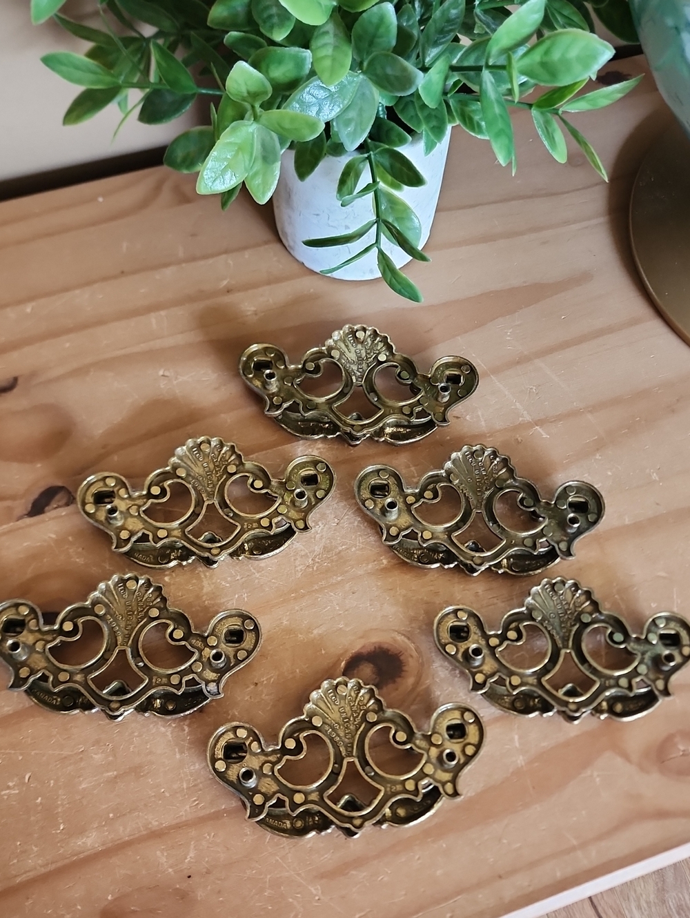 Set of 6 Brass Chippendale Bail Drawer Pulls - Picture 8 of 11